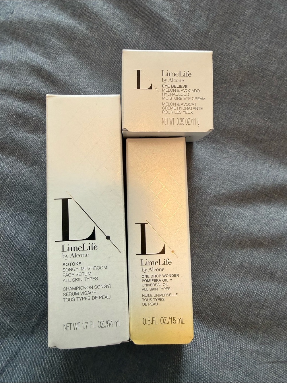 Women’s Skincare Set in White - Picture 2 of 14
